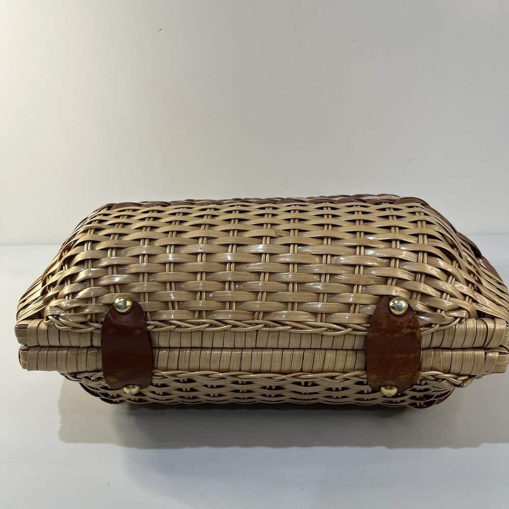 Vintage Wicker Rattan Handbag British Hong Kong Double Handles Footed Turnlock - Picture 6 of 8